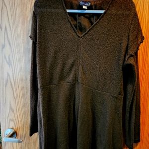Adorable thin sweater from Pyramid Collection